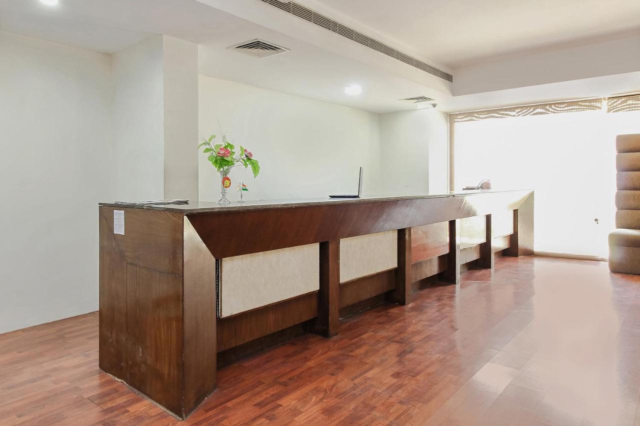 Capital O 35958 Lake View Hotel 3*
